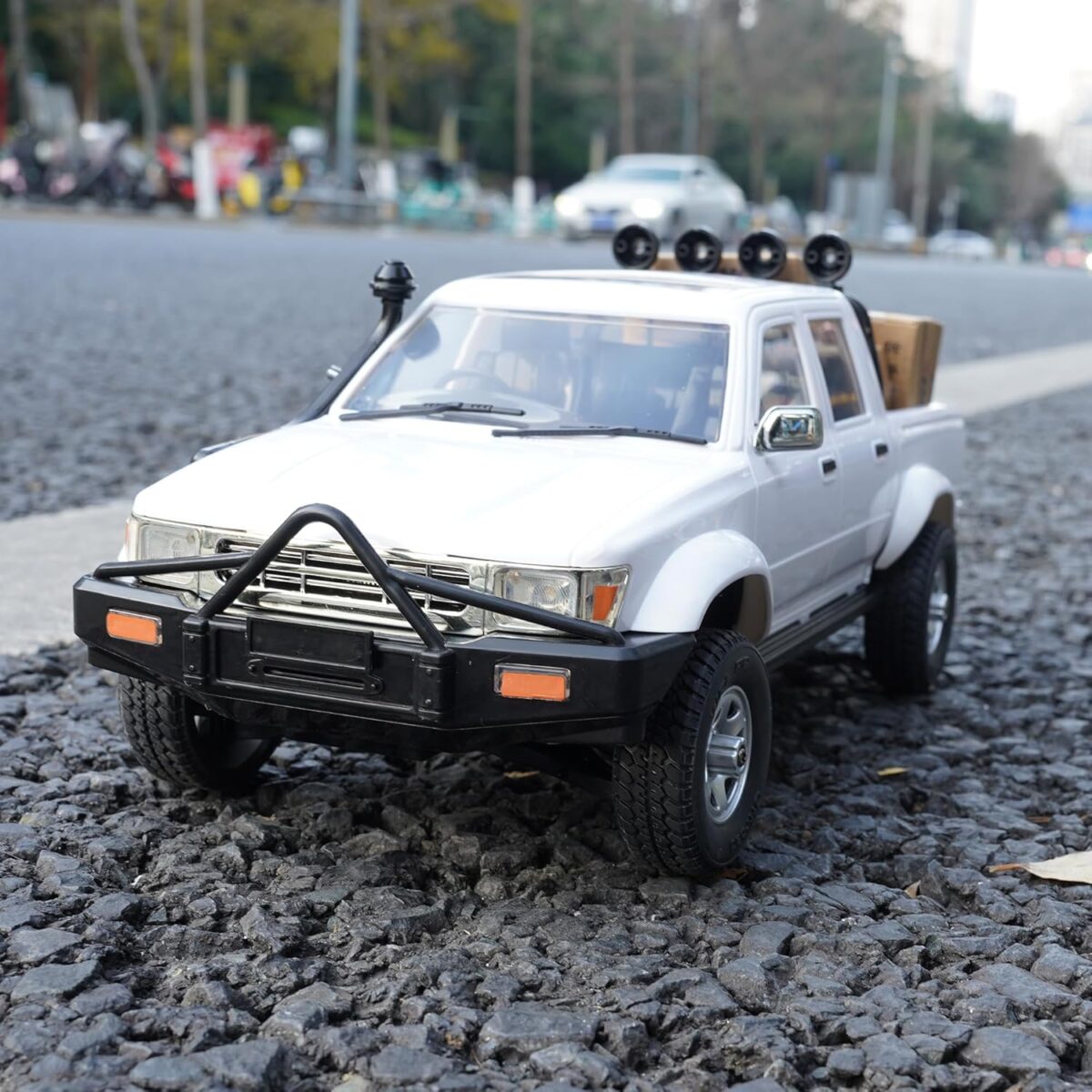 WPL D64 1/16 Scale RC Toyota Hilux-Style Crawler Truck – 4x4 Off-Road Pick-Up Car (White) - Image 4
